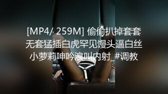 漂亮妖媚的伪娘从性感白色内裤里掏出小弟弟把玩，玩不腻的性感鸡巴，爱了爱了！