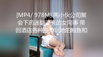 漂亮美女3P 被两根鸡吧各种姿势连续轮流无套输出 内射满满一鲍鱼