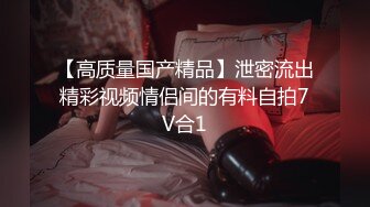 【私立学校的女教师】真实老师学校图书馆露出，书架旁揉奶甚至伸手进逼里自慰，还和同事聊天，骚死啦！ (2)