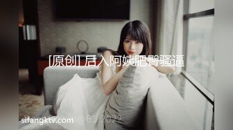 娱乐城女厕穿水果服灰打底眼,镜美女,肥嫩的微毛馒头穴馋得流口水