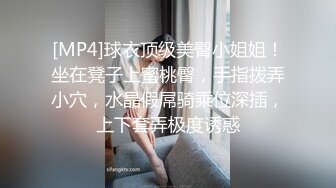 熟女妈妈 漂亮妈妈在家很寂寞 发来抠逼视频 一双劳动人民的手 稀毛鲍鱼一抠都是水 这样的妈妈你喜欢吗