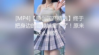 舞蹈系苗条美女大学生进门就喜欢上老李 一个劲要微信