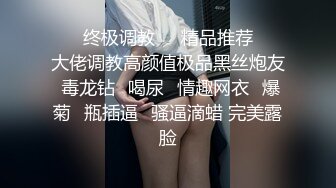 小骚逼在车上自慰