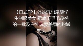 哺乳期人妻奶水喝不完直播喂狼友，全程露脸性感的大奶子，粉嫩的小骚逼特写展示，淫声荡语揉奶自慰挤奶水