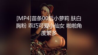 一个贪婪的吃着大鸡吧，一个肆意玩弄着骚逼，非常完美的69