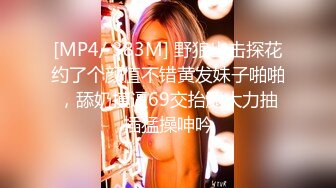 熟女妈妈和小鲜肉儿子乱伦啪啪性爱给狼友看，穿上黑丝给准备好的儿子口交大鸡巴，让小哥后入草屁股给狼友看