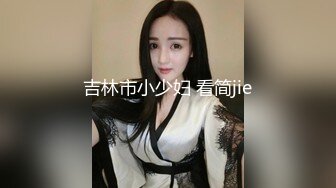 手机偷拍楼下草地一对饥渴情侣男的在给女的舔鲍鱼