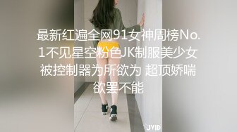 黑丝短发露脸骚货一个人床上发骚，道具插进逼里不停搅拌高潮迭起