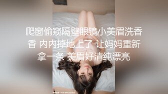 墨镜美女冬天穿超短裙！绿色蕾丝丁字裤！