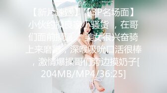 萌萌哒女孩裸体做按摩白嫩肌肤的抹上润滑油湿漉漉无毛阴户啪啪起来兴奋不已