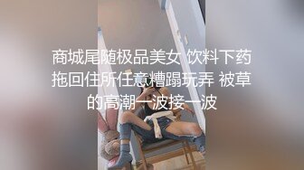 风骚的小少妇露脸跟大哥在家激情啪啪，69口交大鸡巴让小哥舔逼，淫声荡语互动撩骚听指挥