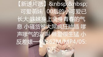 后入90后美女，喜欢这个姿势吗？