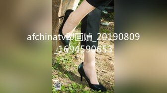 史上最淡定的厕拍作品 被发现了还与美女对峙许久