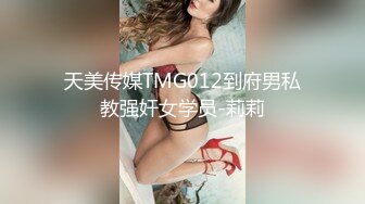 长发韵味十足的熟女，比基尼大秀热舞，穿灰丝，女上位啪啪无套操逼，花样打桩