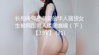 【新片速遞】&nbsp;&nbsp; 年轻小妹露脸被三个小年轻的玩弄，轮草抽插揉奶子玩逼，浪叫不断激情上位享受快感，精彩不断不要错过好骚啊[479MB/MP4/01:01:20]