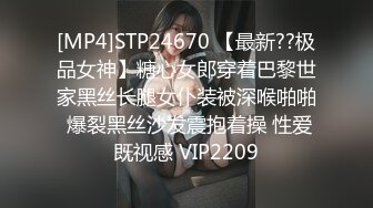 [MP4/ 727M] 眼镜轻熟女美少妇，夫妻之间沙发上啪啪做爱花式玩黑蝴蝶传教士内射，最后洗澡