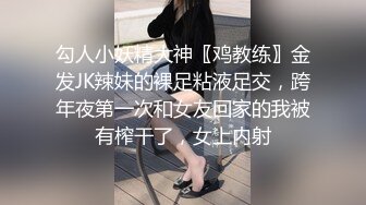 姐姐介绍的女友还蛮漂亮，风情娇羞，喜欢她含情脉脉的眼睛，精心吸舔爱抚肉棒！