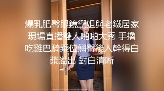 APP上约的168CM小姐姐，服务周到特地还买了黑丝，修长美腿按着头插嘴，骑上来整根插入，后入猛顶床搞得吱吱响