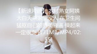 【新片速遞】&nbsp;&nbsp;&nbsp;&nbsp;❤️❤️❤️ 专业脱衣舞女郎诱惑，性感吊带丝袜，一字马抖臀，扒开内裤扣穴，骚逼塞着跳蛋[1.25G/MP4/01:21:04]