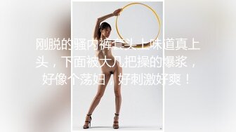 开发无毛粉嫩逼，淫水射得老远无毛美人穴极品肥臀美少女