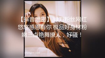 待调教的怡酱萝莉萌妹子带项圈自慰，性感网袜掰穴特写自摸翘起屁股扭动