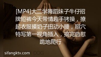 帅小伙约操娇小身材骚骚美女，迫不及待解开内衣