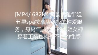 36D顶级美乳小姐姐这奶子堪称完美，撩起小背心揉捏，下面塞着跳蛋，嘴里含着假屌