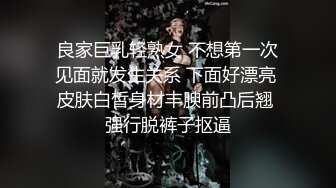 借手机微光拍下骚妻后入片段