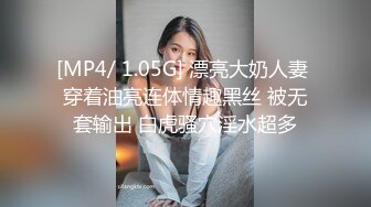 大叔保健会所找美女技师精油开背 谈好价钱直接开炮