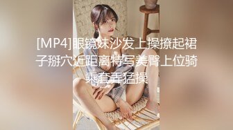 淫荡夫妻激情一刻 喜欢口活的骚妻鸡巴上放各种液体各种舔玩