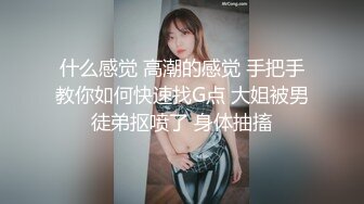 呆萌小萝莉躲在厕所舒服一下