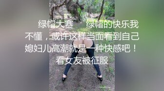 超高颜值清纯美女，抓起大屌往嘴里吸，扶着JB大屁股猛砸，顶级美臀极度诱惑