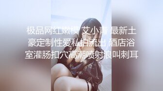 花臂纹身黑衣妹子