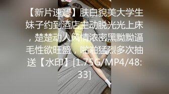 深夜跟甜美小少妇玩个车震，温柔的口交奶子不小玩个乳交，主动插入爆草下车后入深夜里的呻吟好刺激