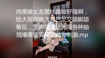 邪恶的房东暗藏摄像头偷拍美女租客洗澡 (1)