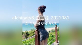 商场女厕全景偷拍珠宝店黑色美女店员的极品美鲍鱼