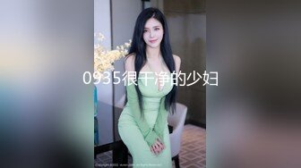 [MP4/ 338M] 性感小嘴唇的黑丝美腿白虎小美眉 穿上丝袜挑逗 再暴力干她的小美眉