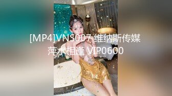 剧情演绎-外表清纯漂亮的幼儿园老师和学生家长偷情啪啪，外表女神范，扒掉内裤逼毛茂密黝黑，骚的不能再骚了.