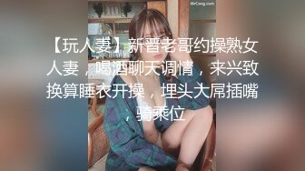 长发美少妇，两只大白兔挺拔丰满小虎牙更是诱惑十足，特写掰穴