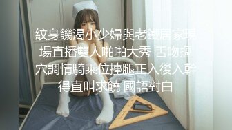 坑爹妹子假装边打电话边偷窥学妹脱衣服洗香香