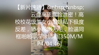 小县城公共厕所 后拍躲在里面抽烟的大屁股少妇