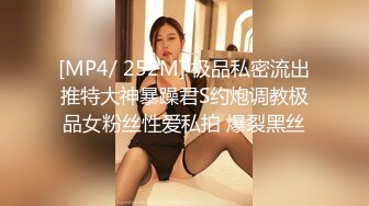 【新片速遞】骚逼老婆❤️晚上睡不着就狠狠给她来一炮，无套后入，这样舒服嘛，舒服❤️操舒服了才能好好睡一觉到天亮！！[40M/MP4/01:28]