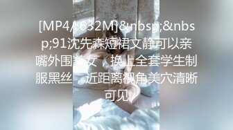 《魔手外购极品CP》地铁女厕偸拍络绎不绝的年轻小姐姐方便美女多亮点多，妹子换奶罩一对大奶又圆又挺手感绝对一流 (5)