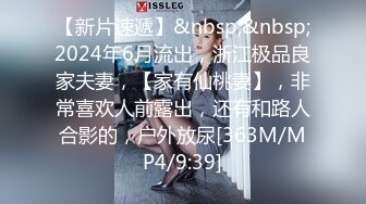 《极品CP魔手外购》坑神潜入某单位女厕隔板缝中实拍超多小姐姐方便，赤裸裸逼脸同框，妹子对着镜头看半天都没发现异常 (6)